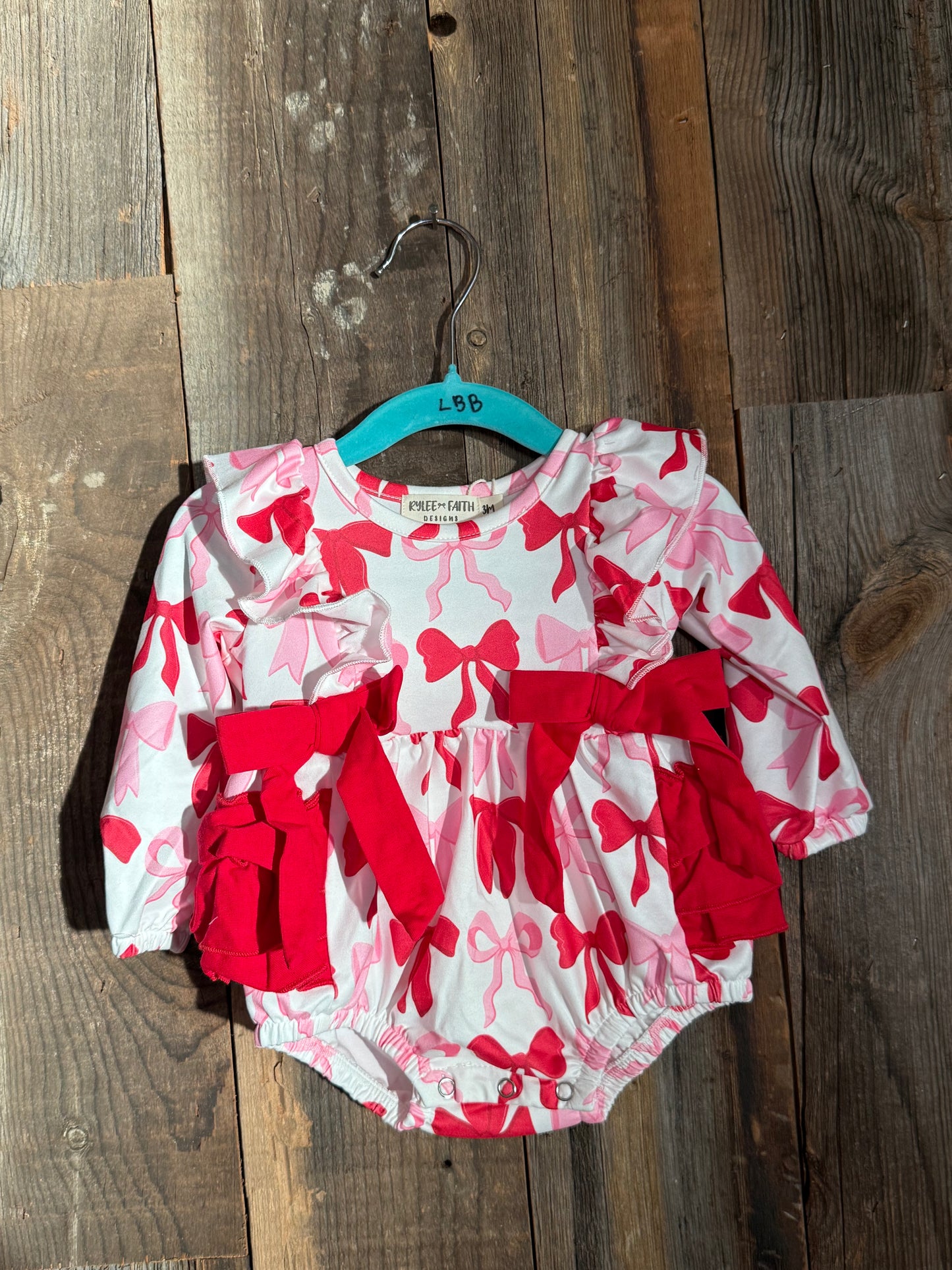 Red and Pink Bow Bubble